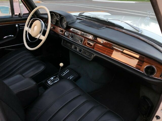 Mercedes-Benz 300-Series 1970 image number 7