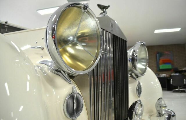 Rolls-Royce Silver Wraith 1951 image number 14