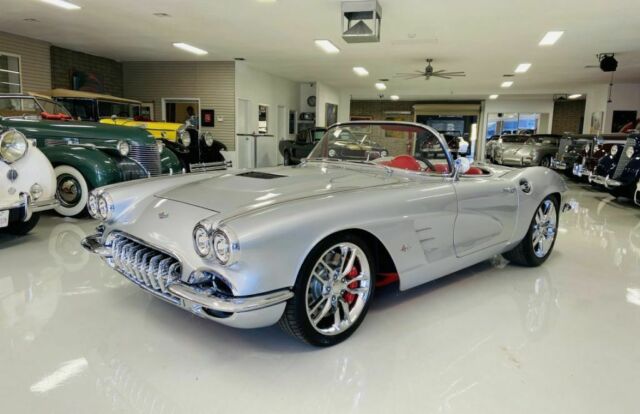 Chevrolet Corvette 1962 image number 0