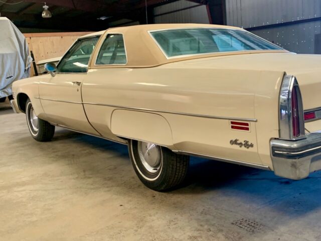 Oldsmobile Ninety-Eight 1976 image number 19