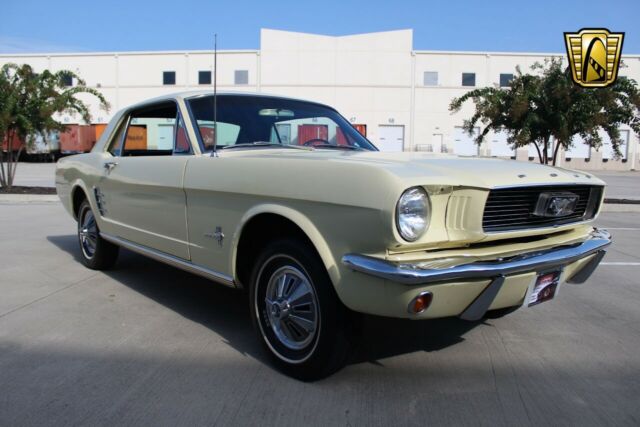 Ford Mustang 1966 image number 21