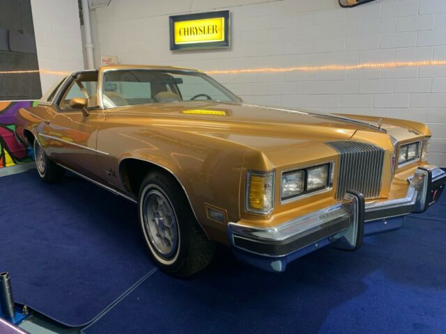 Pontiac Grand Prix 1976 image number 26