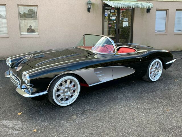 Chevrolet Corvette 1962 image number 12