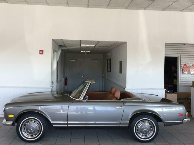 Mercedes-Benz SL-Class 1971 image number 11