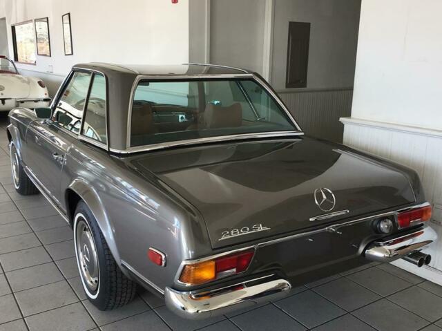 Mercedes-Benz SL-Class 1971 image number 33