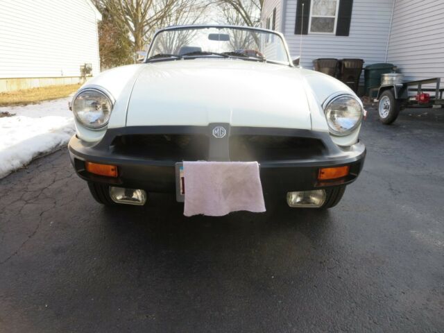 MG MGB 1977 image number 27