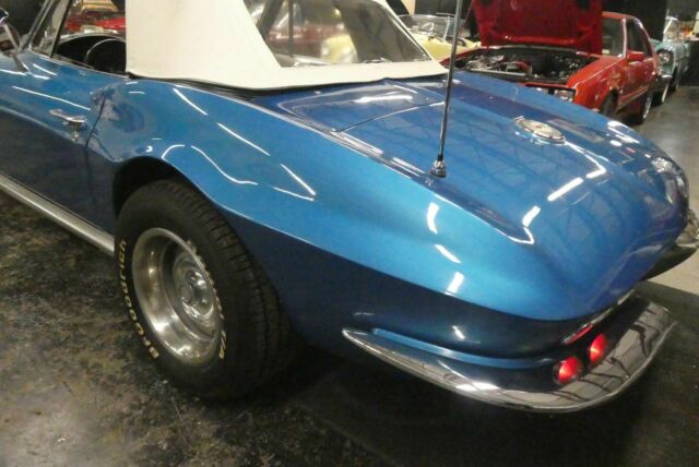 Chevrolet Corvette 1964 image number 15