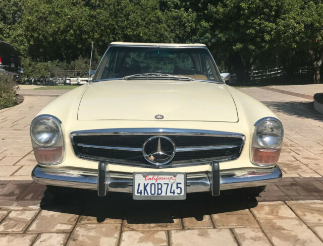 Mercedes-Benz SL-Class 1971 image number 1