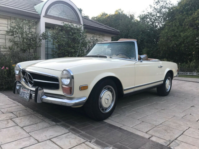 Mercedes-Benz SL-Class 1971 image number 16