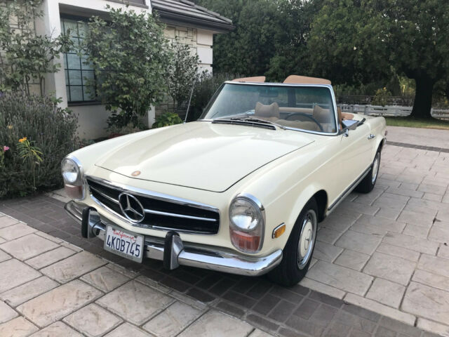 Mercedes-Benz SL-Class 1971 image number 17