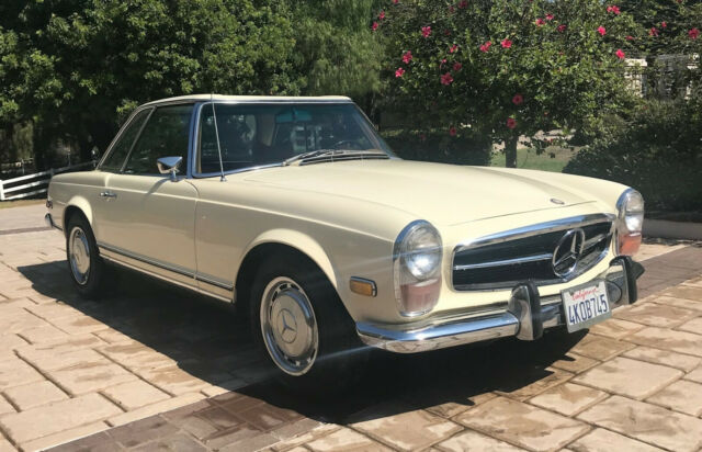 Mercedes-Benz SL-Class 1971 image number 18