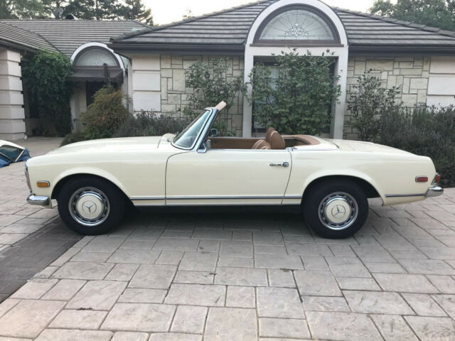 Mercedes-Benz SL-Class 1971 image number 26