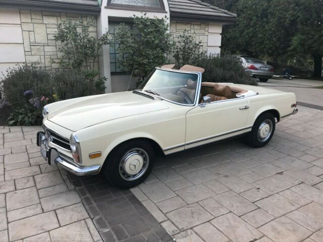 Mercedes-Benz SL-Class 1971 image number 27