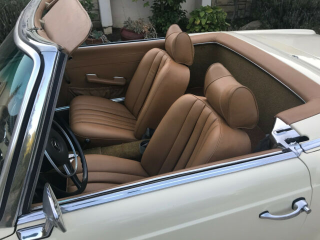 Mercedes-Benz SL-Class 1971 image number 32