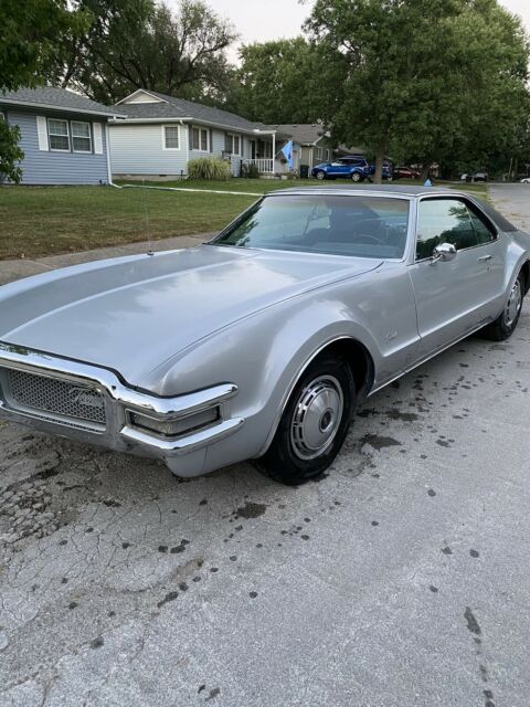 Oldsmobile Toronado 1968 image number 0