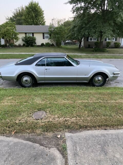 Oldsmobile Toronado 1968 image number 16