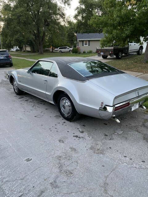 Oldsmobile Toronado 1968 image number 19