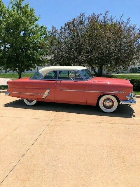 Ford Crown Victoria 1953 image number 1