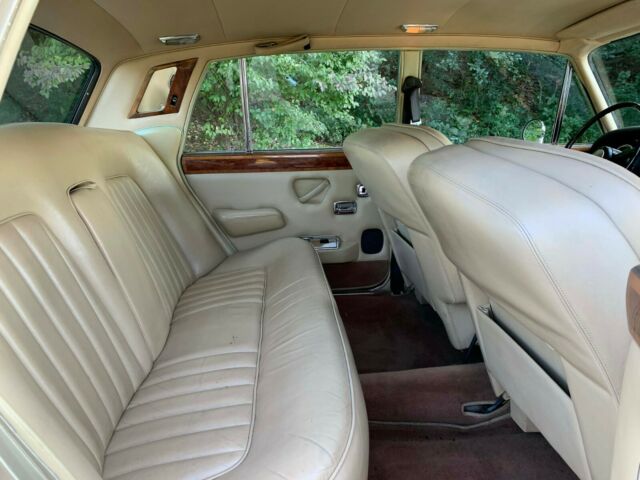 Rolls-Royce Silver Shadow 1973 image number 16