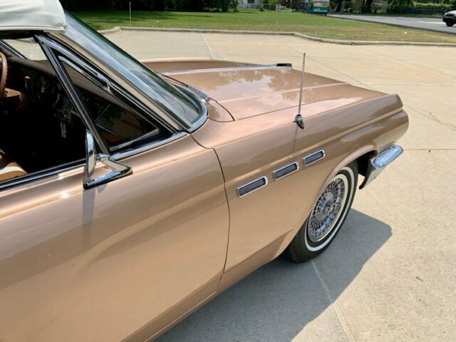 Buick LeSabre 1963 image number 39