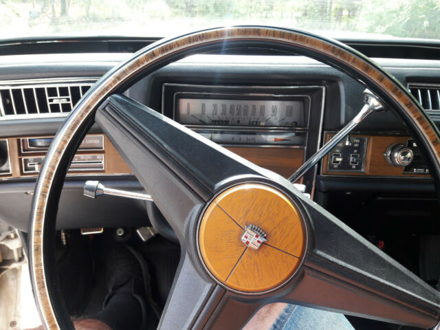 Cadillac DeVille 1974 image number 11