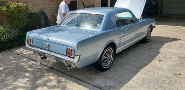 Ford Mustang 1966 image number 18