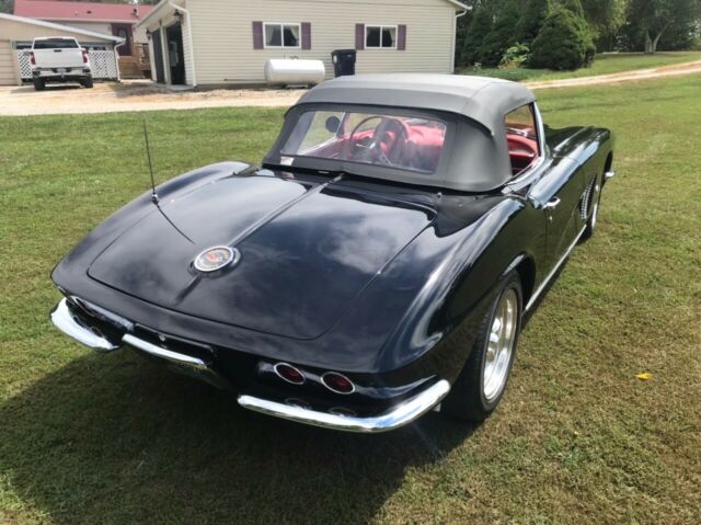 Chevrolet Corvette 1962 image number 14