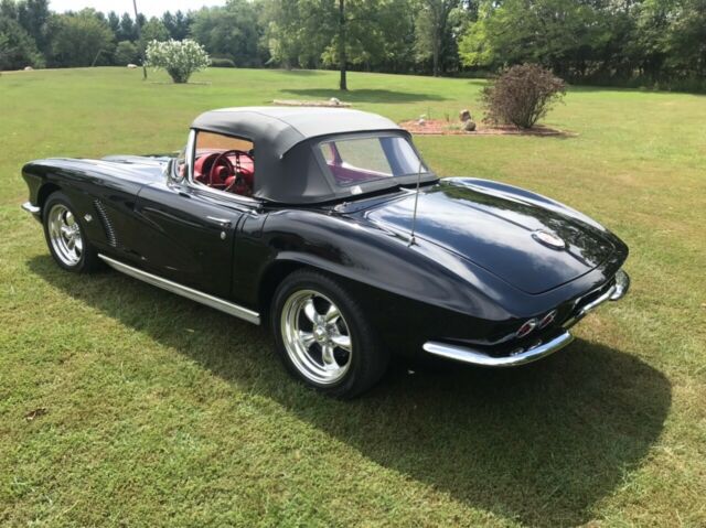 Chevrolet Corvette 1962 image number 18