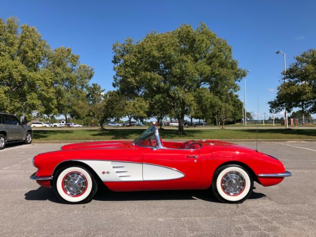 Chevrolet Corvette 1960 image number 1