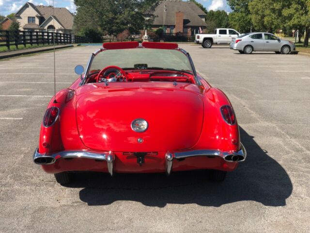 Chevrolet Corvette 1960 image number 10