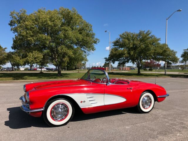 Chevrolet Corvette 1960 image number 2