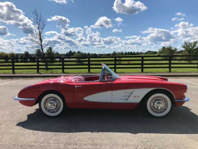 Chevrolet Corvette 1960 image number 30