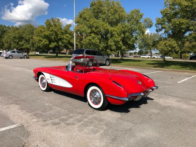 Chevrolet Corvette 1960 image number 33