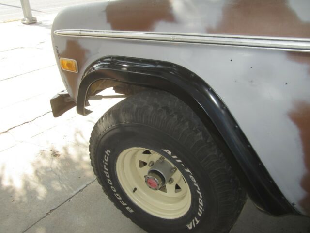 Ford Bronco 1972 image number 2