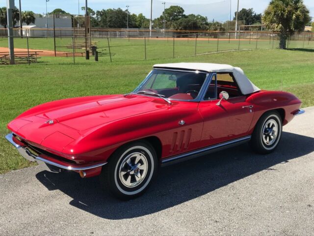 Chevrolet Corvette 1965 image number 17