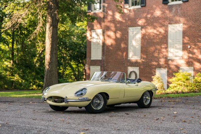 Jaguar E-Type Roadster 1967 image number 0