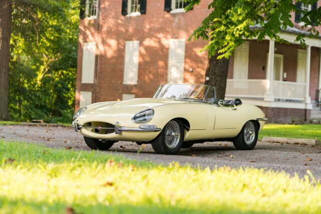 Jaguar E-Type Roadster 1967 image number 29