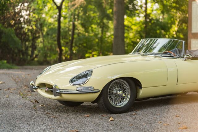 Jaguar E-Type Roadster 1967 image number 30