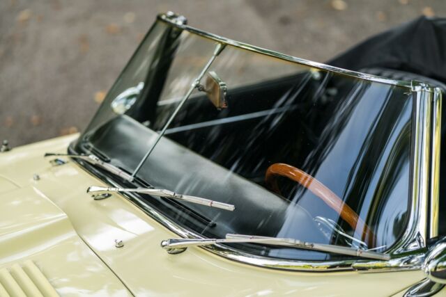 Jaguar E-Type Roadster 1967 image number 32