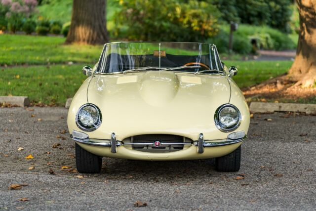 Jaguar E-Type Roadster 1967 image number 35