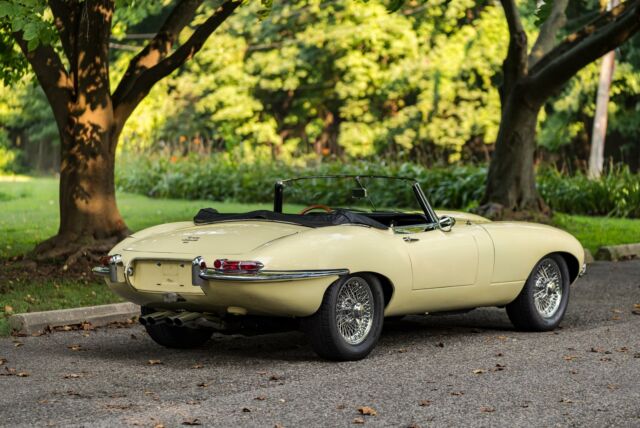 Jaguar E-Type Roadster 1967 image number 43