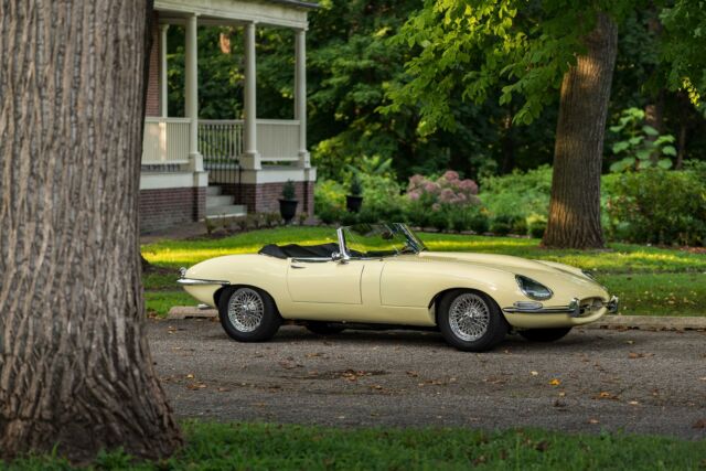 Jaguar E-Type Roadster 1967 image number 45