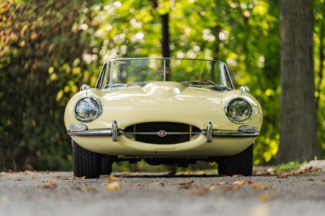 Jaguar E-Type Roadster 1967 image number 46