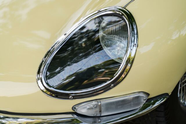 Jaguar E-Type Roadster 1967 image number 9