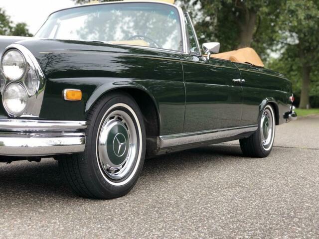 Mercedes-Benz 200-Series 1968 image number 43