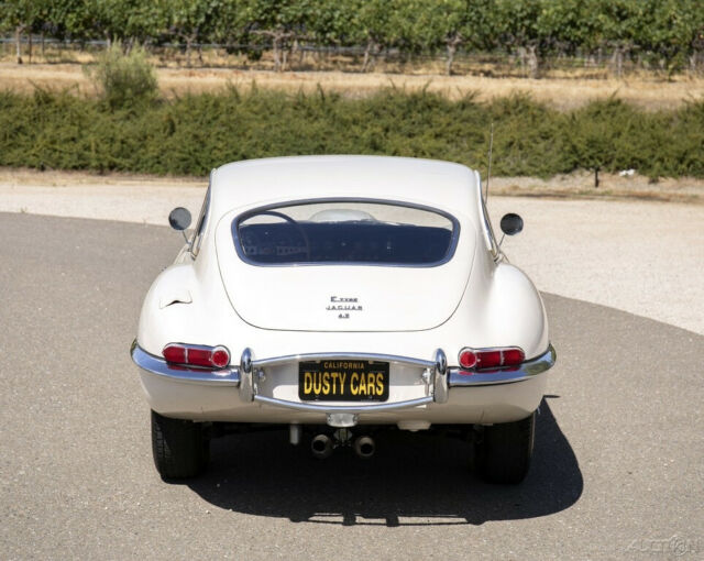 Jaguar E-Type 1966 image number 27