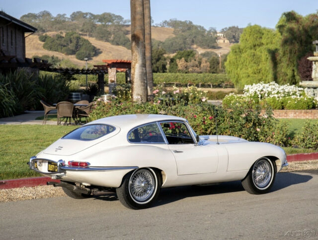 Jaguar E-Type 1966 image number 4