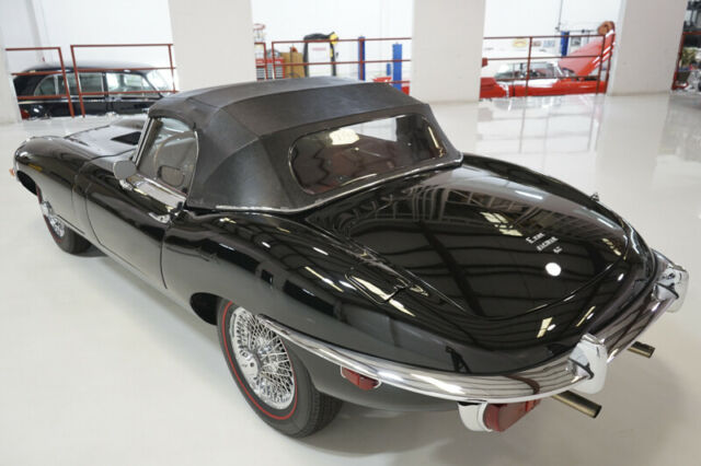 Jaguar E-Type 1971 image number 34