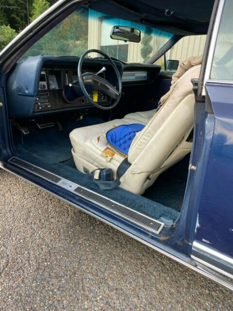 Lincoln Continental 1979 image number 33