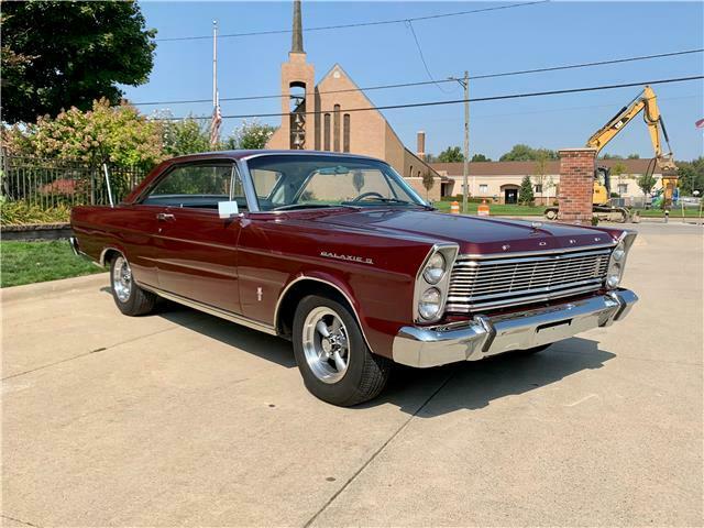 Ford Galaxie 1965 image number 4